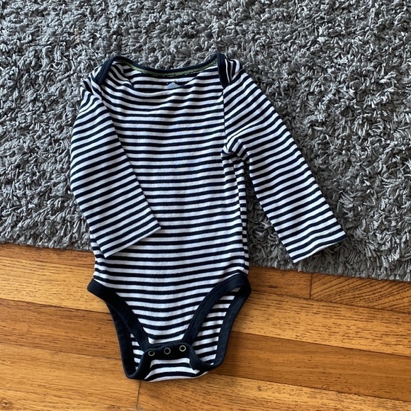 Baby Girl Bundle of Onesies and Pajamas Size 12 months - Picture 10 of 15